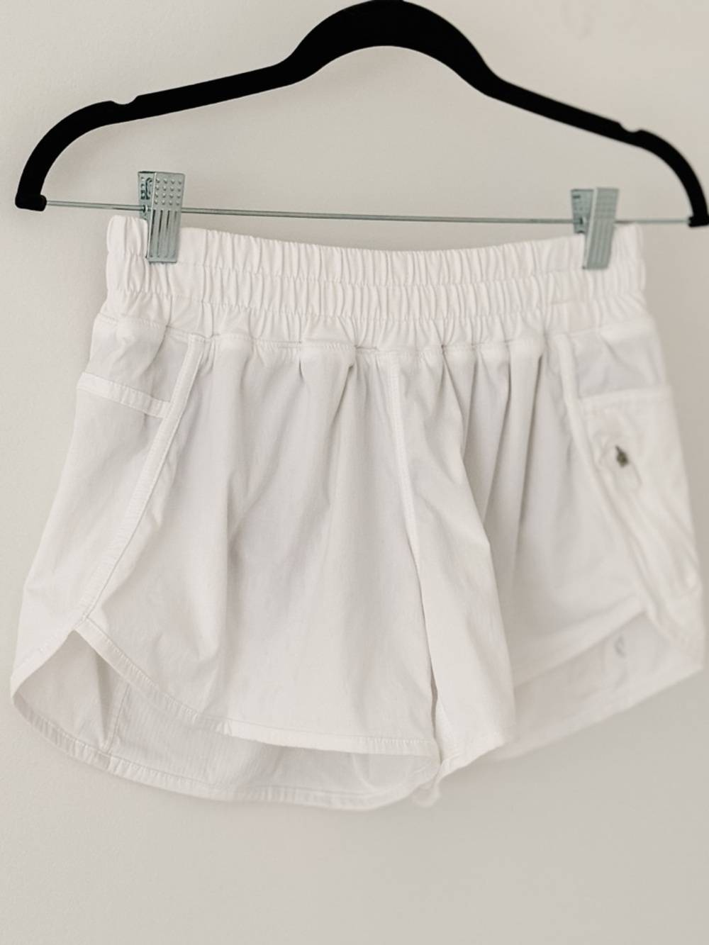 Lululemon Tracker Mid-Rise Short 4” White — Size 8